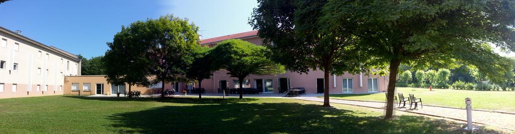 Hotel Vallee Bleue Montalieu-Vercieu Exterior foto